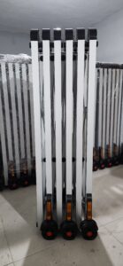 HCA Limited ProFold 120 alüminyum gövdeli akordiyon bariyer, taşınabilir ve sabit kullanıma uygun, modüler yapıda, tekerlekli güvenlik bariyeri.